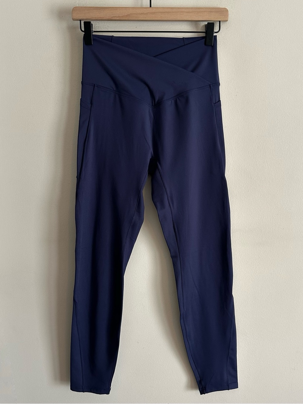 NWT Halara SoftlyZero Crossover Pocket Plain Leggings UPF50 Dark Blue M
